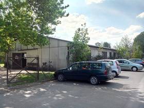 Standort Mendelejewweg: Die ehemalige Tischlerei wird in Kooperation mit dem Bauhof durch die ABS zur Aufbereitung von Bänken genutzt