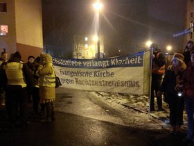 Mahnwache "Greifswald für alle" am 11.1.16 mit Transparent gegen Rechtsextremismus