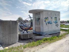Standort Gützkower Landstrasse: Zwischenlagerung des abgebauten Toilettenhäuschen vom Mühlentor